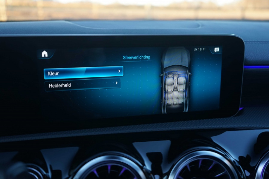 Mercedes-Benz CLA-Klasse AMG CLA 35 4Matic 306PK Pano/Aero/Night/Sfeer