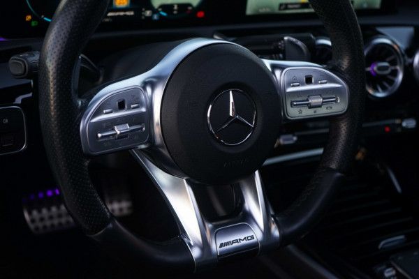 Mercedes-Benz CLA-Klasse AMG CLA 35 4Matic 306PK Pano/Aero/Night/Sfeer