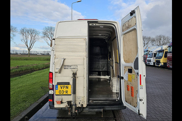 Volkswagen Crafter 35 2.0 TDI L3H3 Laadklep! NAP 140Pk Euro6 Airco!