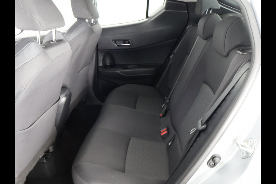 Toyota C-HR 2.0 HYBRIDE DYNAMIC BIJNA 2023 GARANTIE 11-2032 NAVI. HALF LEDER. 182 PK. PDC V+A.CAMERA. ADAPTIVE CRUISE