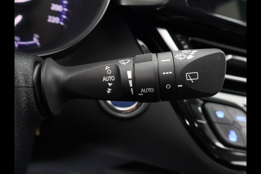 Toyota C-HR 2.0 HYBRIDE DYNAMIC BIJNA 2023 GARANTIE 11-2032 NAVI. HALF LEDER. 182 PK. PDC V+A.CAMERA. ADAPTIVE CRUISE