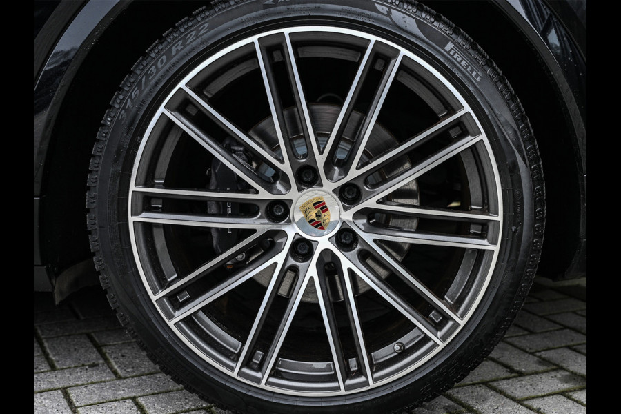 Porsche Cayenne Coupé 3.0 E-Hybrid · Sport chrono · NL-auto · Panoramadak · Bose sound · Keyless · 360 Camera · 4 Wheel steering · Adaptive cruise · M
