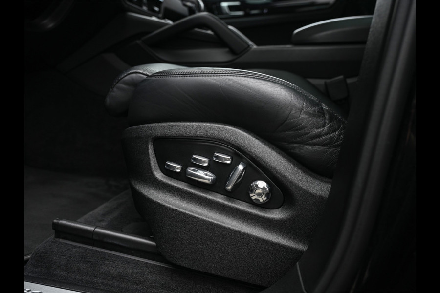 Porsche Cayenne Coupé 3.0 E-Hybrid · Sport chrono · NL-auto · Panoramadak · Bose sound · Keyless · 360 Camera · 4 Wheel steering · Adaptive cruise · M
