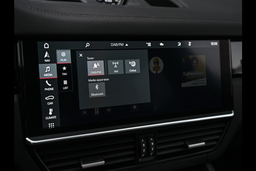 Porsche Cayenne Coupé 3.0 E-Hybrid · Sport chrono · NL-auto · Panoramadak · Bose sound · Keyless · 360 Camera · 4 Wheel steering · Adaptive cruise · M