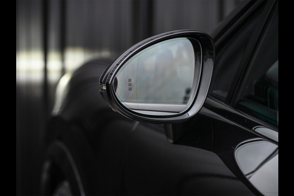 Porsche Cayenne Coupé 3.0 E-Hybrid · Sport chrono · NL-auto · Panoramadak · Bose sound · Keyless · 360 Camera · 4 Wheel steering · Adaptive cruise · M