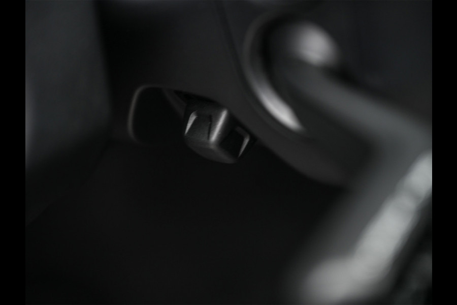 Porsche Cayenne Coupé 3.0 E-Hybrid · Sport chrono · NL-auto · Panoramadak · Bose sound · Keyless · 360 Camera · 4 Wheel steering · Adaptive cruise · M