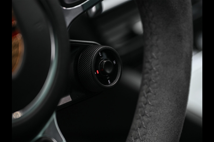 Porsche Cayenne Coupé 3.0 E-Hybrid · Sport chrono · NL-auto · Panoramadak · Bose sound · Keyless · 360 Camera · 4 Wheel steering · Adaptive cruise · M