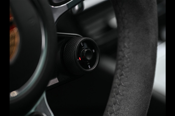 Porsche Cayenne Coupé 3.0 E-Hybrid · Sport chrono · NL-auto · Panoramadak · Bose sound · Keyless · 360 Camera · 4 Wheel steering · Adaptive cruise · M