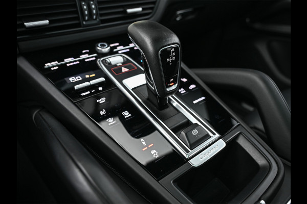 Porsche Cayenne Coupé 3.0 E-Hybrid · Sport chrono · NL-auto · Panoramadak · Bose sound · Keyless · 360 Camera · 4 Wheel steering · Adaptive cruise · M