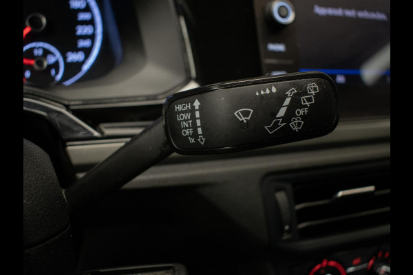 Volkswagen Polo 1.0 TSI Comfortline Sport (APPLE CARPLAY,GROOT NAVI,ADAPTIVE CRUISE,TREKHAAK,LED,SPORTSTOELEN,NETTE STAAT)