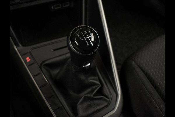 Volkswagen Polo 1.0 TSI Comfortline Sport (APPLE CARPLAY,GROOT NAVI,ADAPTIVE CRUISE,TREKHAAK,LED,SPORTSTOELEN,NETTE STAAT)