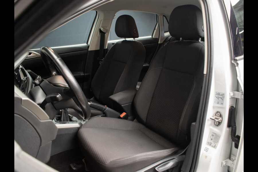 Volkswagen Polo 1.0 TSI Comfortline Sport (APPLE CARPLAY,GROOT NAVI,ADAPTIVE CRUISE,TREKHAAK,LED,SPORTSTOELEN,NETTE STAAT)