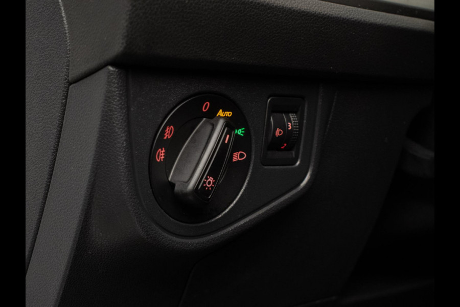 Volkswagen Polo 1.0 TSI Comfortline Sport (APPLE CARPLAY,GROOT NAVI,ADAPTIVE CRUISE,TREKHAAK,LED,SPORTSTOELEN,NETTE STAAT)