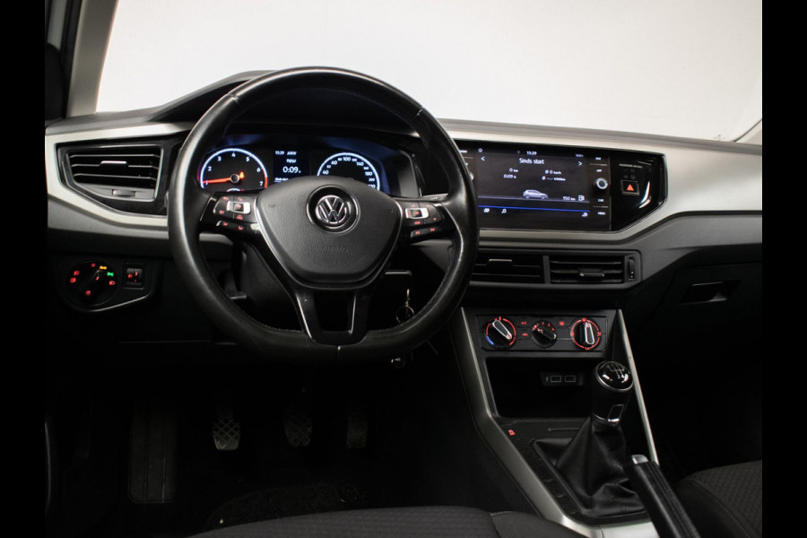 Volkswagen Polo 1.0 TSI Comfortline Sport (APPLE CARPLAY,GROOT NAVI,ADAPTIVE CRUISE,TREKHAAK,LED,SPORTSTOELEN,NETTE STAAT)