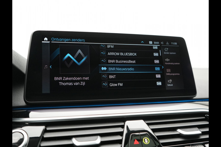 BMW 5 Serie Touring 530e Executive Plug In Hybrid 293pk Dealer O.H. PHEV | Panodak | 360 Camera | Lederen Sportstoelen Verwarmd | Sfeerverlichting | Apple Carplay | Navigatie | Virtual | DAB |