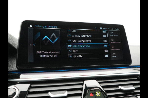 BMW 5 Serie Touring 530e Executive Plug In Hybrid 293pk Dealer O.H. PHEV | Panodak | 360 Camera | Lederen Sportstoelen Verwarmd | Sfeerverlichting | Apple Carplay | Navigatie | Virtual | DAB |