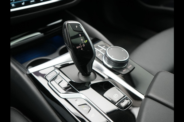 BMW 5 Serie Touring 530e Executive Plug In Hybrid 293pk Dealer O.H. PHEV | Panodak | 360 Camera | Lederen Sportstoelen Verwarmd | Sfeerverlichting | Apple Carplay | Navigatie | Virtual | DAB |