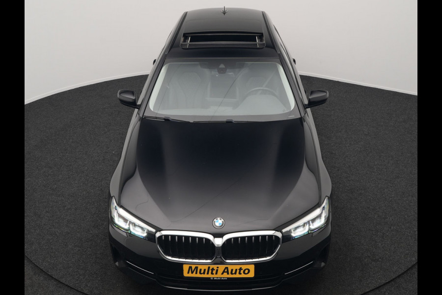 BMW 5 Serie Touring 530e Executive Plug In Hybrid 293pk Dealer O.H. PHEV | Panodak | 360 Camera | Lederen Sportstoelen Verwarmd | Sfeerverlichting | Apple Carplay | Navigatie | Virtual | DAB |