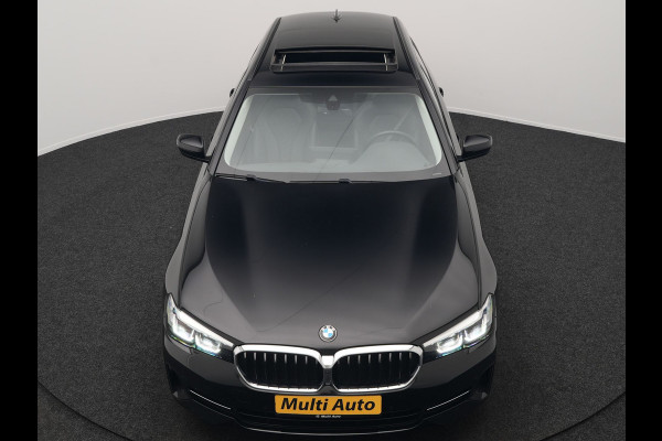 BMW 5 Serie Touring 530e Executive Plug In Hybrid 293pk Dealer O.H. PHEV | Panodak | 360 Camera | Lederen Sportstoelen Verwarmd | Sfeerverlichting | Apple Carplay | Navigatie | Virtual | DAB |
