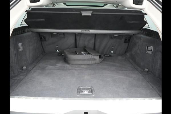 BMW 5 Serie Touring 530e Executive Plug In Hybrid 293pk Dealer O.H. PHEV | Panodak | 360 Camera | Lederen Sportstoelen Verwarmd | Sfeerverlichting | Apple Carplay | Navigatie | Virtual | DAB |