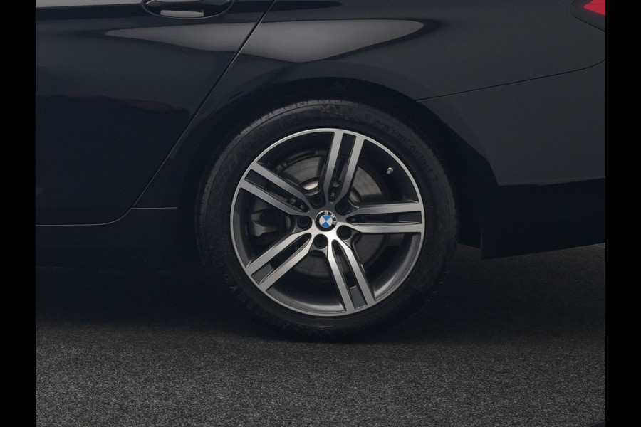 BMW 5 Serie Touring 530e Executive Plug In Hybrid 293pk Dealer O.H. PHEV | Panodak | 360 Camera | Lederen Sportstoelen Verwarmd | Sfeerverlichting | Apple Carplay | Navigatie | Virtual | DAB |