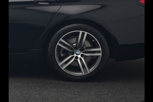 BMW 5 Serie Touring 530e Executive Plug In Hybrid 293pk Dealer O.H. PHEV | Panodak | 360 Camera | Lederen Sportstoelen Verwarmd | Sfeerverlichting | Apple Carplay | Navigatie | Virtual | DAB |