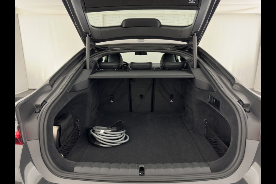 BMW i4 eDrive40 High Executive 84 kWh (3-Fase) [SOH-97%] (INCL-BTW) *AUT | HEAD UP | FULL-LED | HARMAN KARDON | ADAPTIVE-CRUISE | WIDE-SCREEN-DIGI-COCKPIT | DAB+ | CAMERA | AMBIENT-LIGHT | CARPLAY | LEATHER SPORT-SEATS |  | 19''ALU*