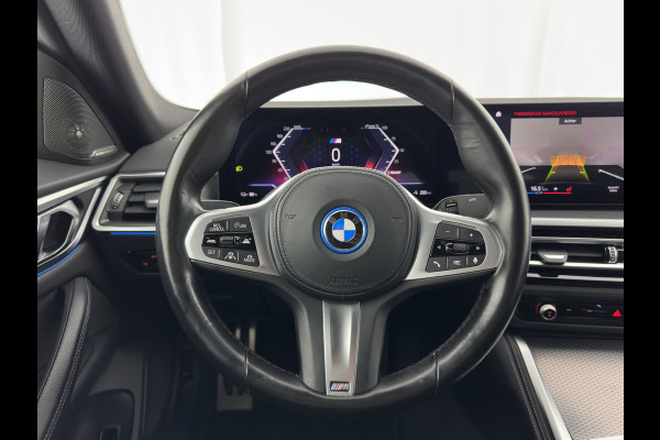 BMW i4 eDrive40 High Executive 84 kWh (3-Fase) [SOH-97%] (INCL-BTW) *AUT | HEAD UP | FULL-LED | HARMAN KARDON | ADAPTIVE-CRUISE | WIDE-SCREEN-DIGI-COCKPIT | DAB+ | CAMERA | AMBIENT-LIGHT | CARPLAY | LEATHER SPORT-SEATS |  | 19''ALU*