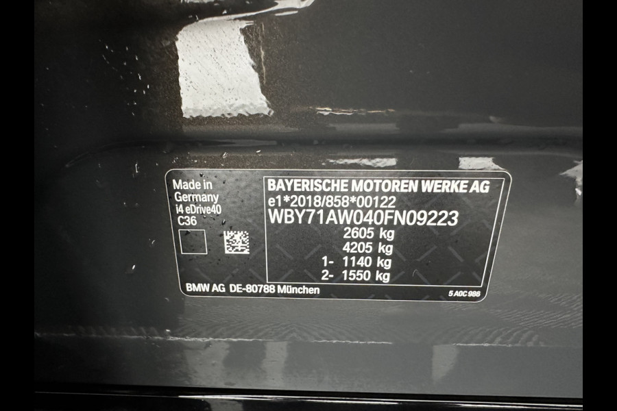 BMW i4 eDrive40 High Executive 84 kWh (3-Fase) [SOH-97%] (INCL-BTW) *AUT | HEAD UP | FULL-LED | HARMAN KARDON | ADAPTIVE-CRUISE | WIDE-SCREEN-DIGI-COCKPIT | DAB+ | CAMERA | AMBIENT-LIGHT | CARPLAY | LEATHER SPORT-SEATS |  | 19''ALU*