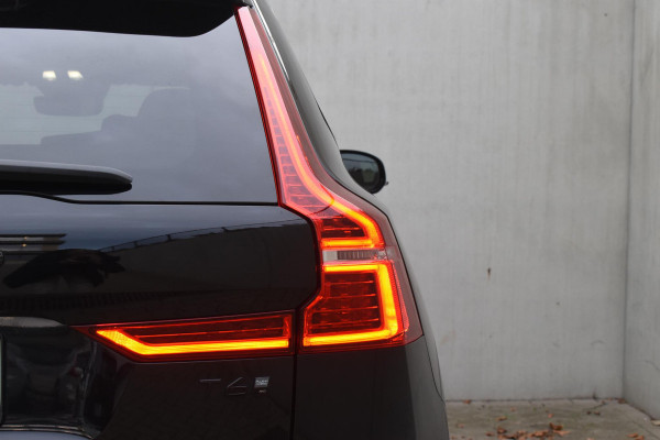 Volvo XC60 2.0 T6 Plug-in hybrid AWD Plus Black Edition Panoramadak | Adaptieve Cruise Control | Harman Kardon | Apple Carplay/Android Auto | Achterbank verwarmd