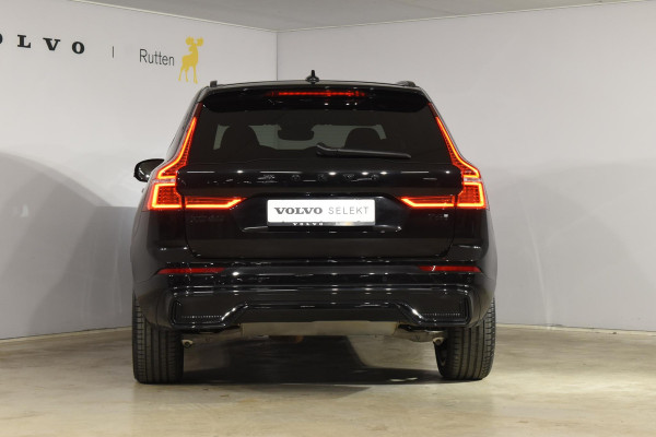 Volvo XC60 2.0 T6 Plug-in hybrid AWD Plus Black Edition Panoramadak | Adaptieve Cruise Control | Harman Kardon | Apple Carplay/Android Auto | Achterbank verwarmd