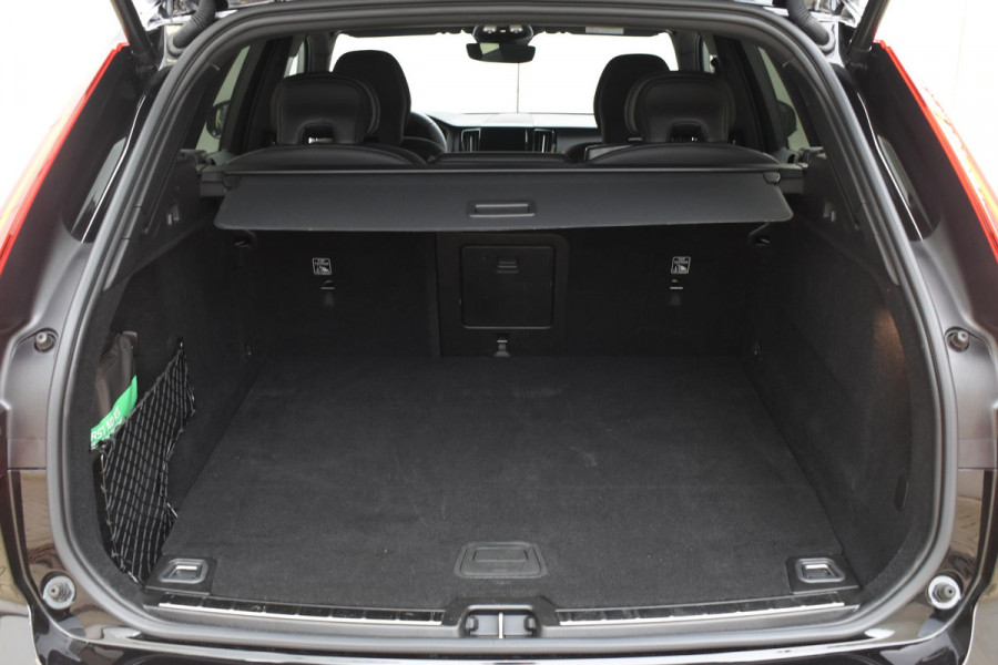 Volvo XC60 2.0 T6 Plug-in hybrid AWD Plus Black Edition Panoramadak | Adaptieve Cruise Control | Harman Kardon | Apple Carplay/Android Auto | Achterbank verwarmd