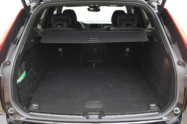 Volvo XC60 2.0 T6 Plug-in hybrid AWD Plus Black Edition Panoramadak | Adaptieve Cruise Control | Harman Kardon | Apple Carplay/Android Auto | Achterbank verwarmd