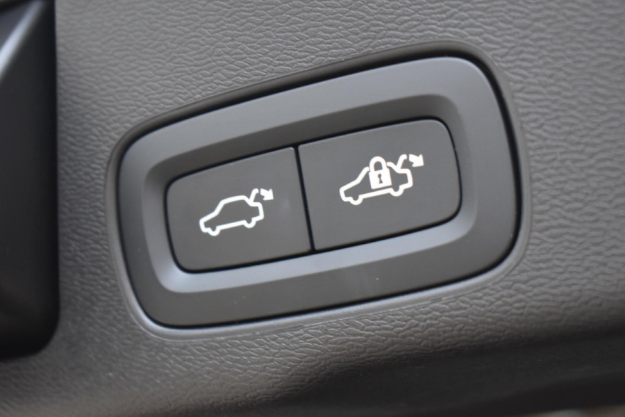 Volvo XC60 2.0 T6 Plug-in hybrid AWD Plus Black Edition Panoramadak | Adaptieve Cruise Control | Harman Kardon | Apple Carplay/Android Auto | Achterbank verwarmd