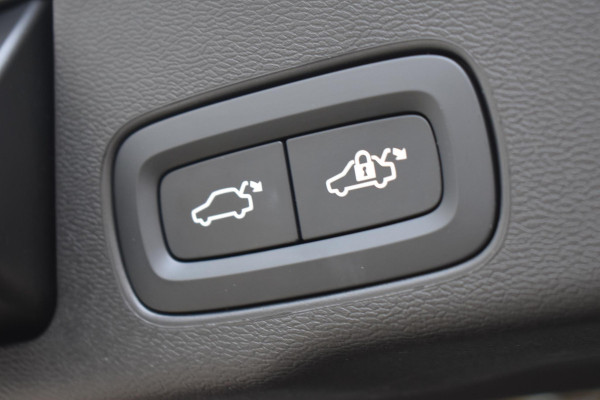 Volvo XC60 2.0 T6 Plug-in hybrid AWD Plus Black Edition Panoramadak | Adaptieve Cruise Control | Harman Kardon | Apple Carplay/Android Auto | Achterbank verwarmd