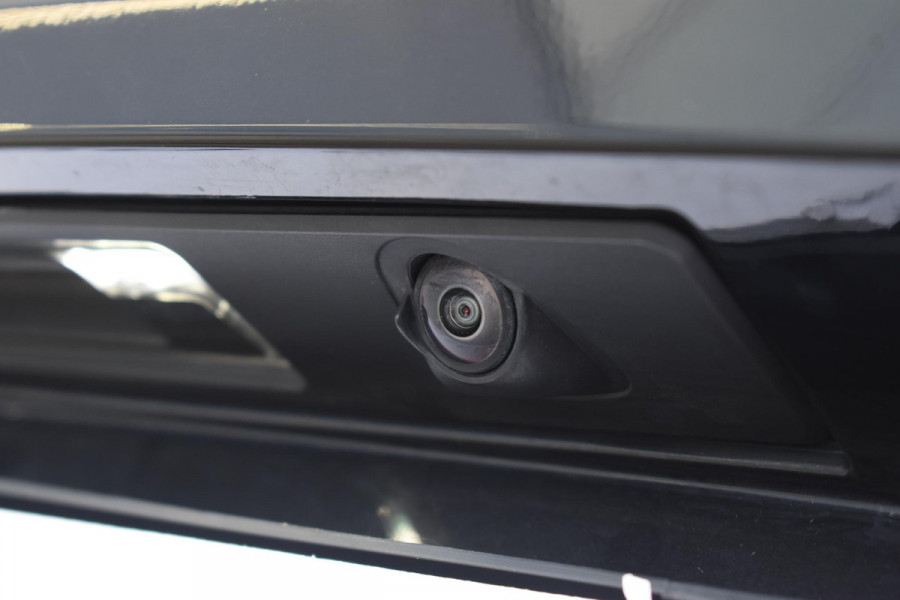 Volvo XC60 2.0 T6 Plug-in hybrid AWD Plus Black Edition Panoramadak | Adaptieve Cruise Control | Harman Kardon | Apple Carplay/Android Auto | Achterbank verwarmd