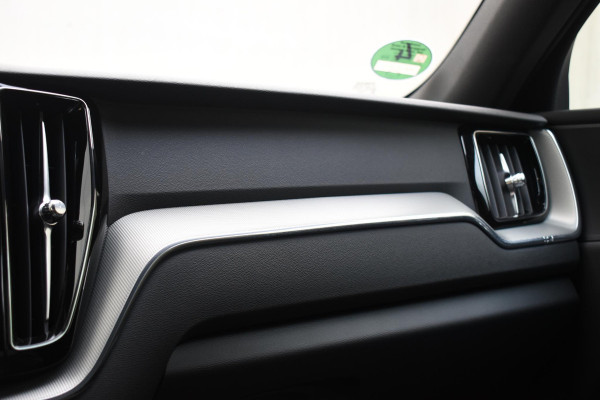 Volvo XC60 2.0 T6 Plug-in hybrid AWD Plus Black Edition Panoramadak | Adaptieve Cruise Control | Harman Kardon | Apple Carplay/Android Auto | Achterbank verwarmd