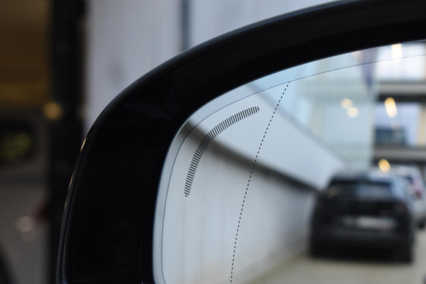 Volvo XC60 2.0 T6 Plug-in hybrid AWD Plus Black Edition Panoramadak | Adaptieve Cruise Control | Harman Kardon | Apple Carplay/Android Auto | Achterbank verwarmd