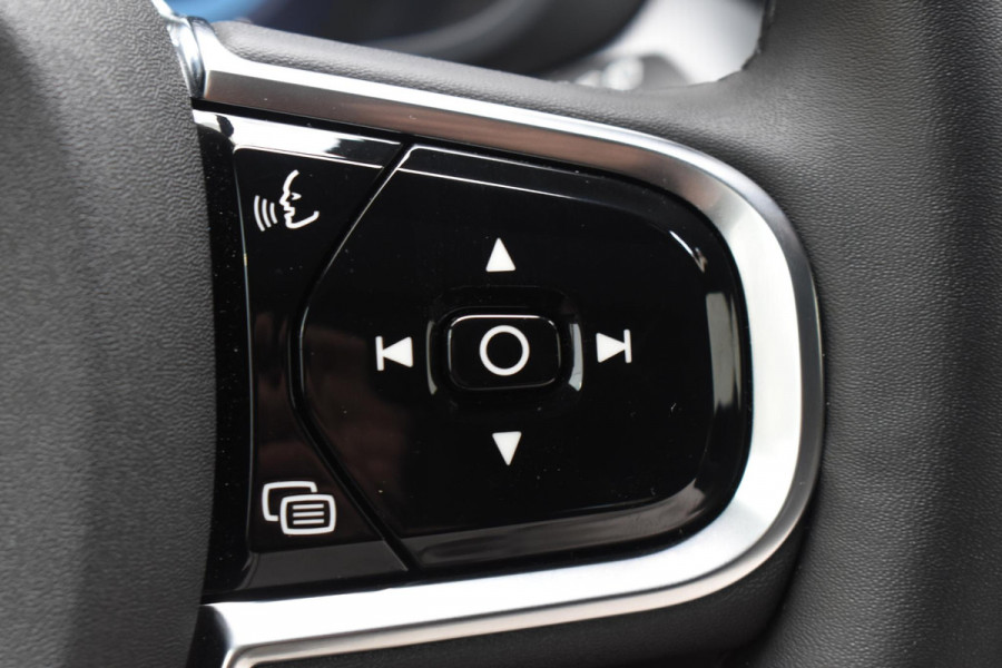 Volvo XC60 2.0 T6 Plug-in hybrid AWD Plus Black Edition Panoramadak | Adaptieve Cruise Control | Harman Kardon | Apple Carplay/Android Auto | Achterbank verwarmd