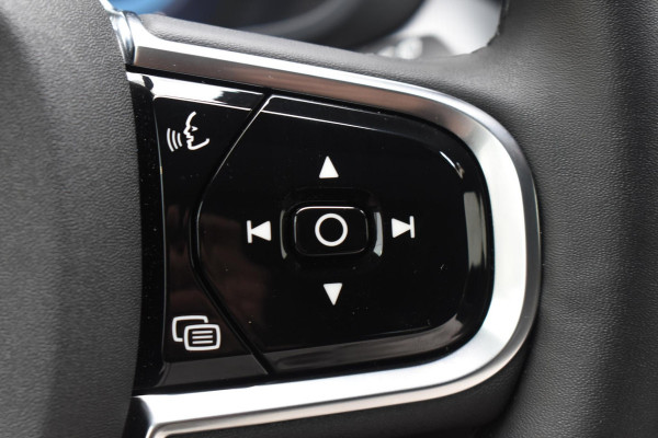 Volvo XC60 2.0 T6 Plug-in hybrid AWD Plus Black Edition Panoramadak | Adaptieve Cruise Control | Harman Kardon | Apple Carplay/Android Auto | Achterbank verwarmd