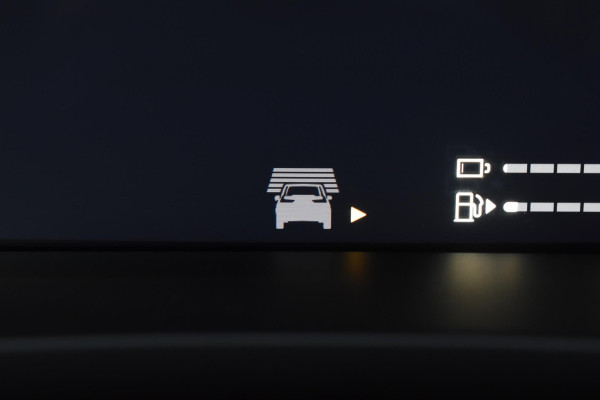 Volvo XC60 2.0 T6 Plug-in hybrid AWD Plus Black Edition Panoramadak | Adaptieve Cruise Control | Harman Kardon | Apple Carplay/Android Auto | Achterbank verwarmd