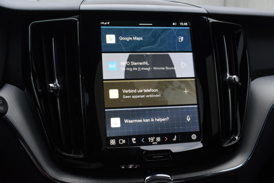 Volvo XC60 2.0 T6 Plug-in hybrid AWD Plus Black Edition Panoramadak | Adaptieve Cruise Control | Harman Kardon | Apple Carplay/Android Auto | Achterbank verwarmd