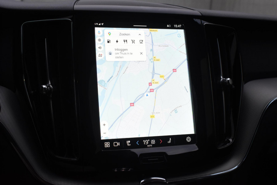 Volvo XC60 2.0 T6 Plug-in hybrid AWD Plus Black Edition Panoramadak | Adaptieve Cruise Control | Harman Kardon | Apple Carplay/Android Auto | Achterbank verwarmd