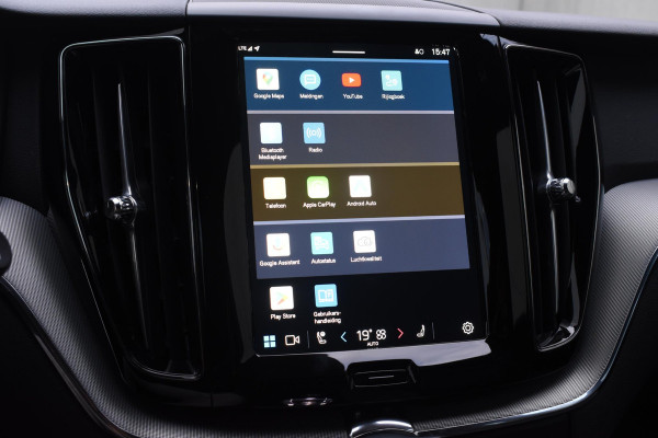 Volvo XC60 2.0 T6 Plug-in hybrid AWD Plus Black Edition Panoramadak | Adaptieve Cruise Control | Harman Kardon | Apple Carplay/Android Auto | Achterbank verwarmd