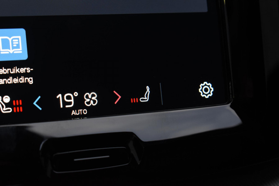 Volvo XC60 2.0 T6 Plug-in hybrid AWD Plus Black Edition Panoramadak | Adaptieve Cruise Control | Harman Kardon | Apple Carplay/Android Auto | Achterbank verwarmd