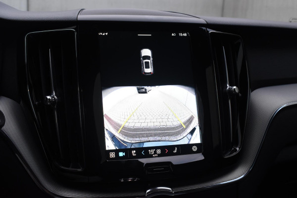 Volvo XC60 2.0 T6 Plug-in hybrid AWD Plus Black Edition Panoramadak | Adaptieve Cruise Control | Harman Kardon | Apple Carplay/Android Auto | Achterbank verwarmd