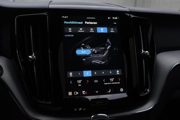Volvo XC60 2.0 T6 Plug-in hybrid AWD Plus Black Edition Panoramadak | Adaptieve Cruise Control | Harman Kardon | Apple Carplay/Android Auto | Achterbank verwarmd