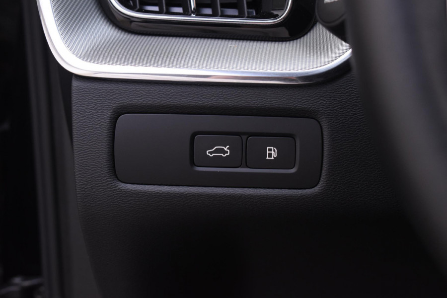 Volvo XC60 2.0 T6 Plug-in hybrid AWD Plus Black Edition Panoramadak | Adaptieve Cruise Control | Harman Kardon | Apple Carplay/Android Auto | Achterbank verwarmd