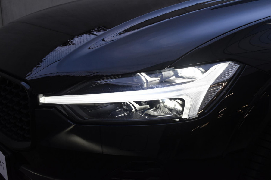 Volvo XC60 2.0 T6 Plug-in hybrid AWD Plus Black Edition Panoramadak | Adaptieve Cruise Control | Harman Kardon | Apple Carplay/Android Auto | Achterbank verwarmd