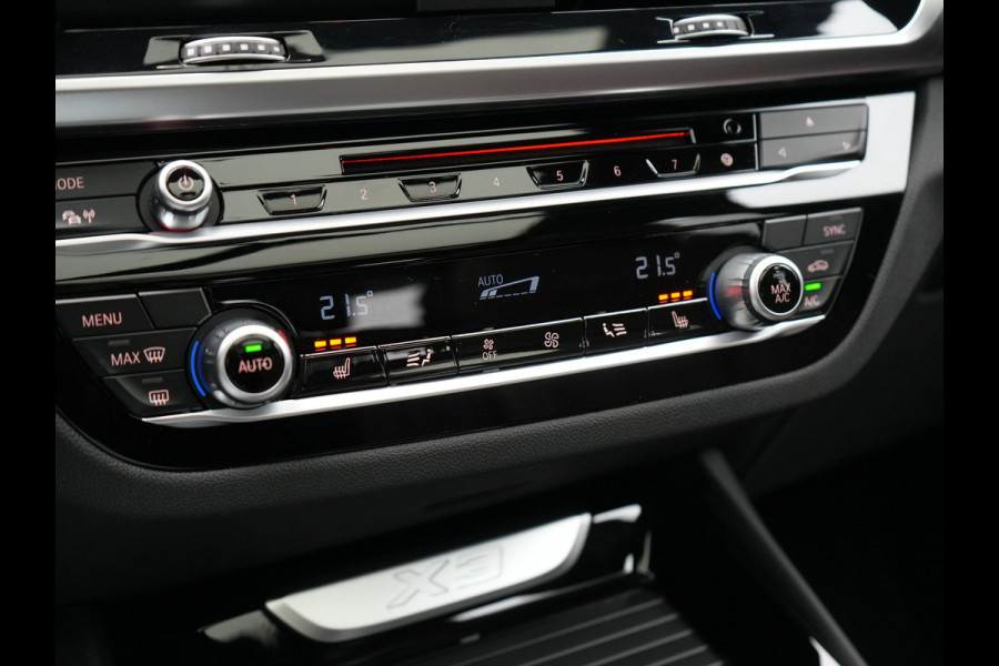 BMW X3 sDrive20i High Executive 184pk Dealer O.H. 34.624 KM | Panodak | Head Up | Camera | Lederen Sportstoelen Verwarmd | Keyless | Navigatie | Cruise Control | DAB |